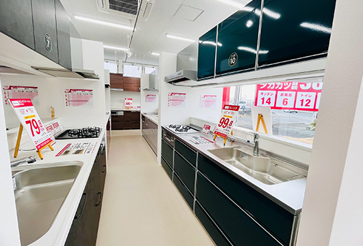家事が楽になるキッチンを14台展示しております。