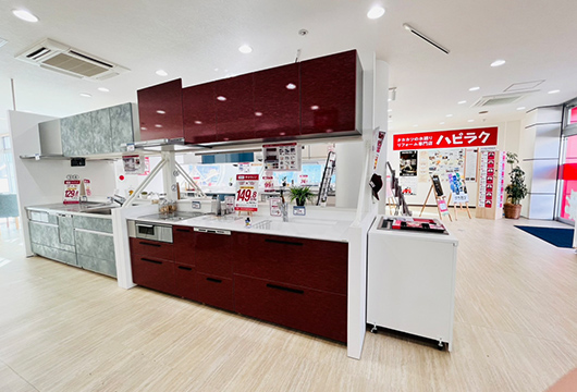 家事が楽になるキッチンを14台展示しております。