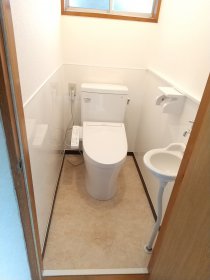 石巻市　壁パネル貼りのオプション工事付トイレリフォーム