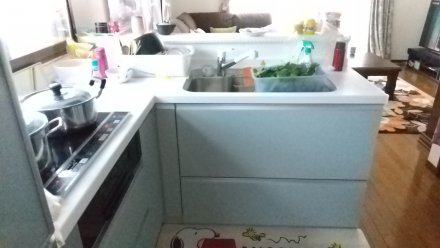 石巻市　扉色が変わって明るい印象に！キッチンリフォーム